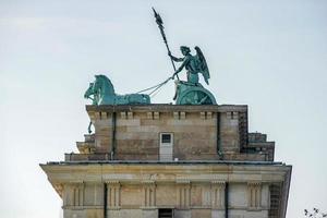 berlijn duitsland, 2014. de Brandenburg poort monument in berlijn foto