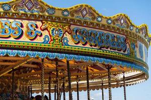 helder, oosten- sussex, uk - juli 15, 2022. visie van de carrousel Aan de pier in Brighton Aan juli 15, 2022 foto