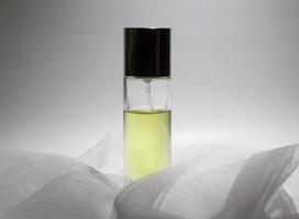 transparant parfum fles in foto studio, Doorzichtig parfum glas fles met verstuiven pet