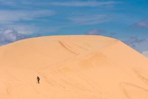 geel zand duinen in mui ne is een populair toerist bestemming van Vietnam foto