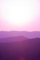 ultra paars Purper zomer landschap foto