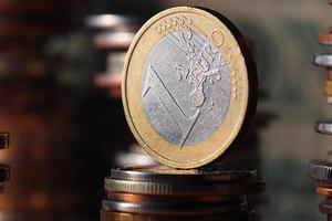 stapels munten concept dollars euro dollar wisselkoers economie