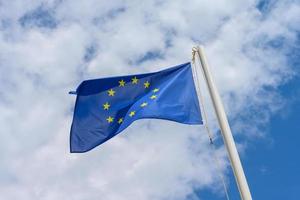 Europese unie vlag golvend in de wind foto