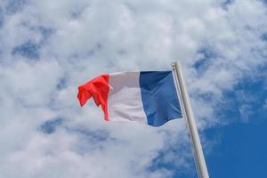 franse vlag wappert in de wind foto