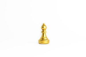 schaak spel goud geïsoleerd Aan wit achtergrond. foto