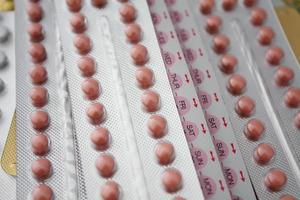 kleurrijke orale anticonceptiepil foto