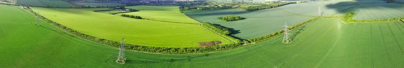 luchtbeelden en uitzicht vanuit een hoge hoek van het Britse platteland, drone's footage foto