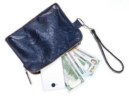 handtas zak met telefoon, kaarten en dollars geïsoleerd foto