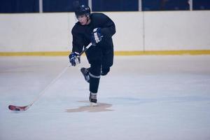 ijs hockey speler in actie foto