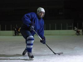 ijs hockey speler in actie foto