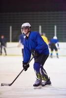 ijs hockey speler in actie foto