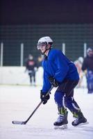 ijs hockey speler in actie foto