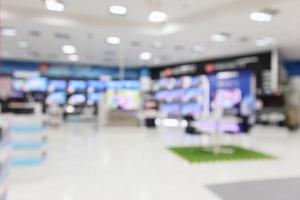 elektronisch warenhuis toont televisie-tv en huishoudapparatuur met bokeh licht wazige achtergrond foto