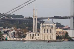 ortakoy moskee in istanbul foto
