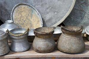 oud traditioneel Koken cups foto