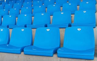 leeg stoelen in stadion foto