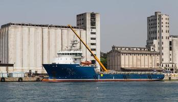 schip in de haven foto