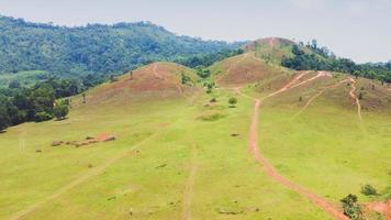 grasberg, provincie ranong, in thailand is ongewoon mooi als toeristische attractie. Thailand toerisme concept foto