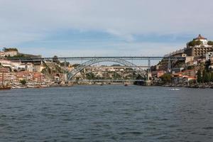 visie van porto stad Bij de oever van de rivier foto