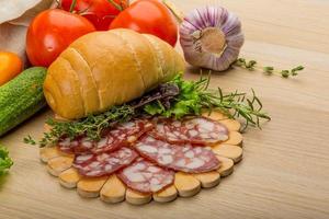 salami Aan houten bord foto