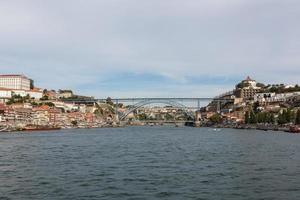 visie van porto stad Bij de oever van de rivier foto