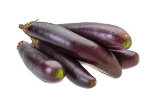 Aziatische aubergine op witte achtergrond foto