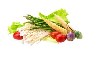 Japan paddestoel, asperges, aubergine, baby maïs en salade foto