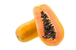 papaya fruit geïsoleerd op witte achtergrond foto