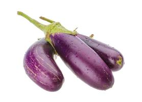 aubergine op witte achtergrond foto