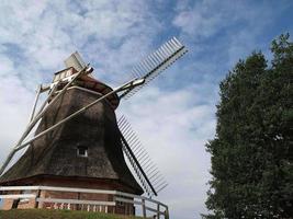 windmolen in Oost-Friesland foto