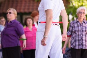 trainer opleiding gemotiveerd actief gezond senior mensen foto