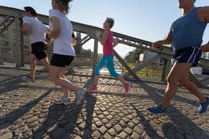 mensen groep joggen foto