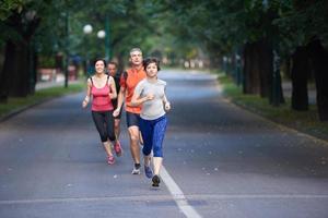 mensen groep joggen foto