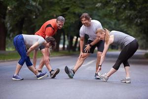 jogging mensen groep uitrekken foto