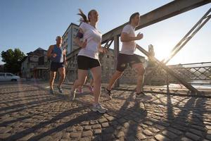 mensen groep joggen foto