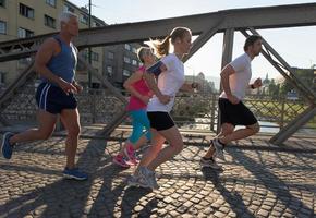 mensen groep joggen foto