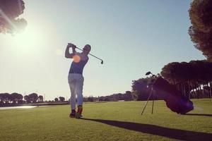 golf speler raken schot foto