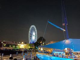 Hallo schemering nacht chaophaya rivier- horizon kleurrijk waterkant achtergrond behang beeld foto