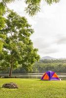 koepel tent camping Bij meer kant foto