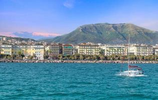 jachthaven en jacht club in salerno, Italië, een beginnend punt voor positano en amalfi kust boot tours foto