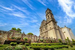 mexico, centraal plein van tepotzotlan en francisco javier-kerk in het historische stadscentrum foto