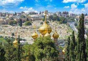 Israël, kerk van Maria Magdalena Aan monteren van olijven in Israël foto