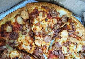 vlees geliefden pizza, heel verrukkelijk. foto
