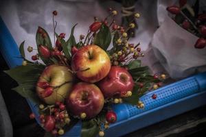 fruit en bloem regelingen in de marktplaats in herfst foto