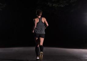 vrouw loper opleiding voor marathon foto