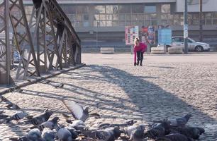 sportief vrouw jogging Aan ochtend- foto