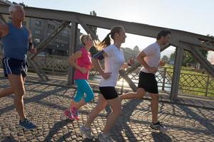 mensen groep joggen foto