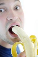 een banaan eten foto