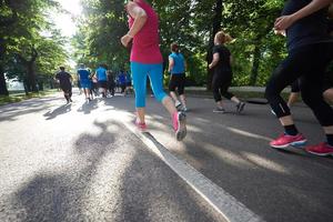 mensen groep joggen foto