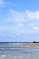 strand en prachtige tropische zee foto